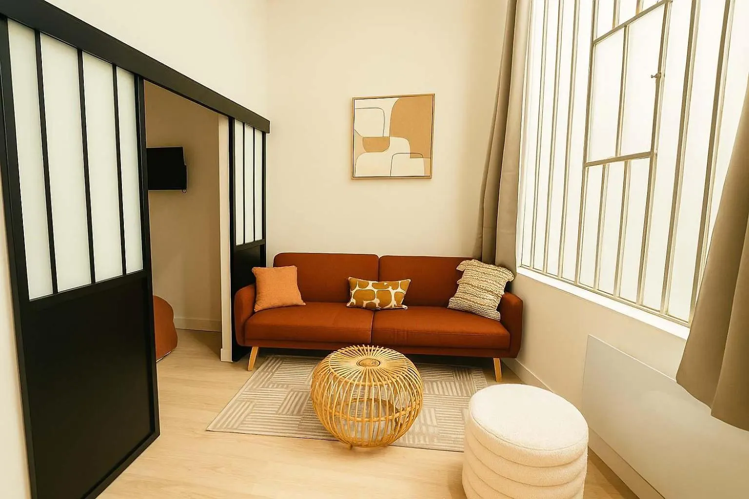 2 Pieces Avec Mezzanine Et Deco Design - Paris 9 Apartment France